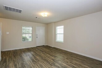 14466 Platzer Dr in Houston, TX - Building Photo - Building Photo