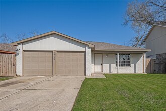 8630 Valley Meadow Dr in Houston, TX - Building Photo - Building Photo