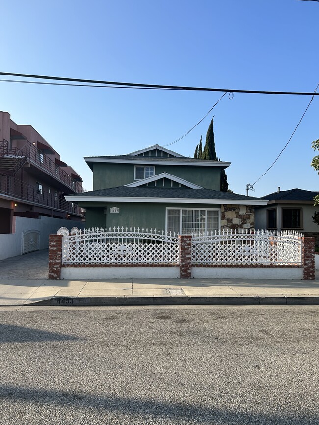 4453 W 142nd St, Unit #B in Hawthorne, CA - Foto de edificio - Building Photo