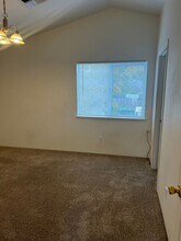 231 NE School St in Grants Pass, OR - Building Photo - Building Photo