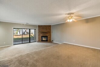 604 Brokaw Ct, Unit 202BriarwoodLn in Bridgewater, NJ - Building Photo - Building Photo
