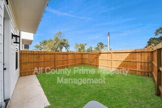 2708 Bostic St in Houston, TX - Foto de edificio - Building Photo