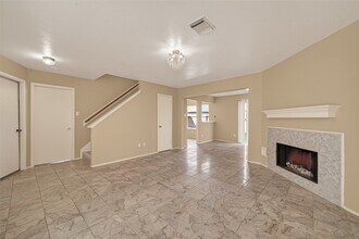 8814 Sage Pl Dr in Houston, TX - Building Photo - Building Photo