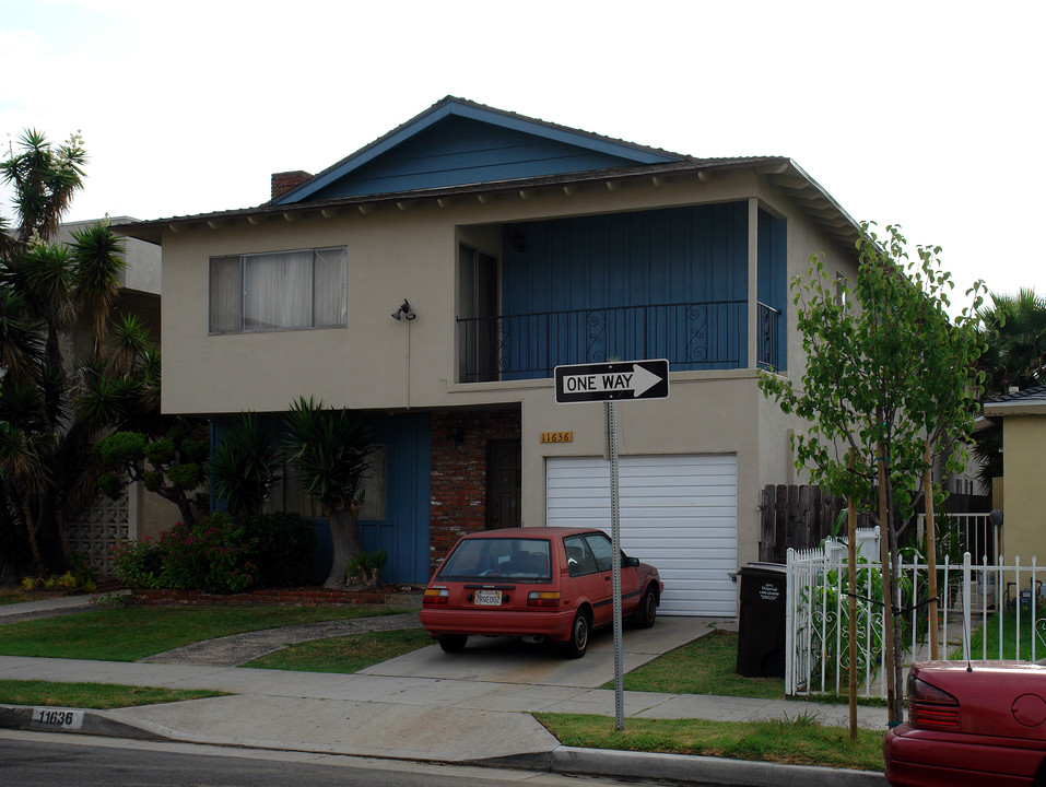 11636 Eucalyptus Ave in Hawthorne, CA - Building Photo