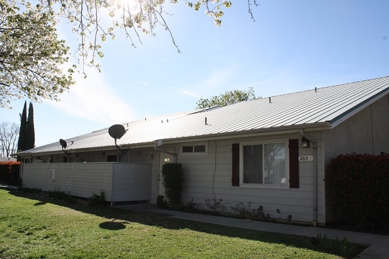 Washington Apartments in Coalinga, CA - Building Photo