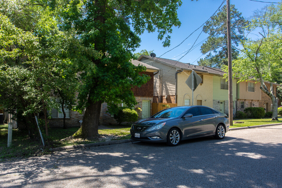 407 W Semands St in Conroe, TX - Foto de edificio
