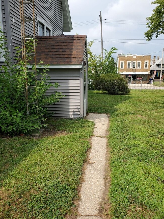 1925 52nd St. (5 Unit)