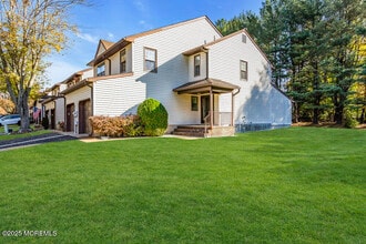 438 Oak Knoll Dr in Englishtown, NJ - Building Photo - Building Photo