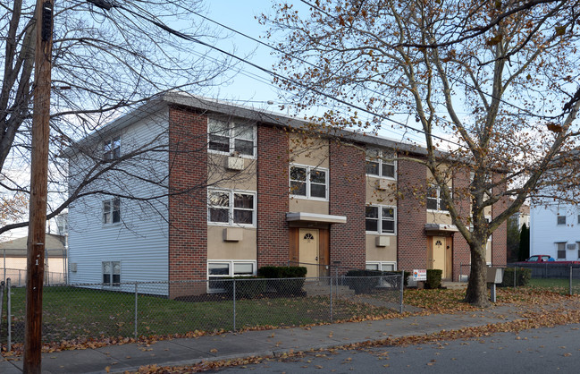 20-25 Margaret St in Pawtucket, RI - Foto de edificio - Building Photo