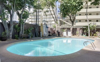 134 Kapahulu Ave in Honolulu, HI - Building Photo - Building Photo