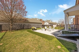 312 Ellington Ave E in Garden City, NY - Building Photo - Building Photo