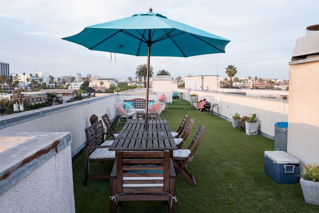 1511 16th St, Unit 202 in Santa Monica, CA - Building Photo - Building Photo
