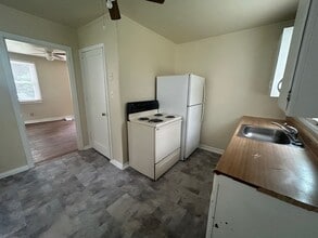 774 Clemmonsville Cir in Winston-Salem, NC - Foto de edificio - Building Photo