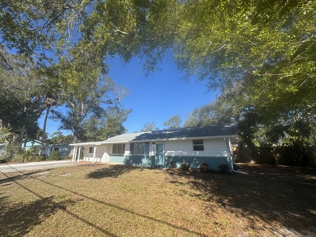 208 Myrtle Ave in Nokomis, FL - Building Photo - Building Photo