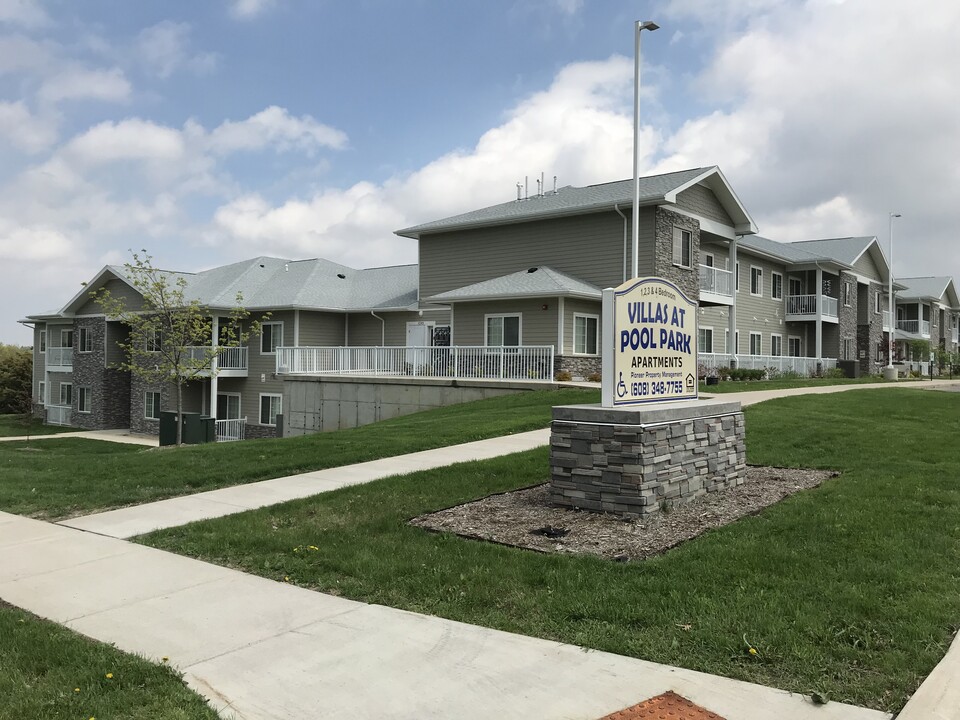 Villas at Pool Park in Platteville, WI - Building Photo