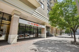 Richmond Square in Arlington, VA - Foto de edificio - Building Photo