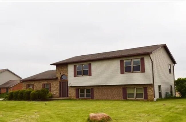 2347 Ferguson Rd, Unit 2347 1-2 Ferguson Rd in Ontario, OH - Building Photo - Building Photo
