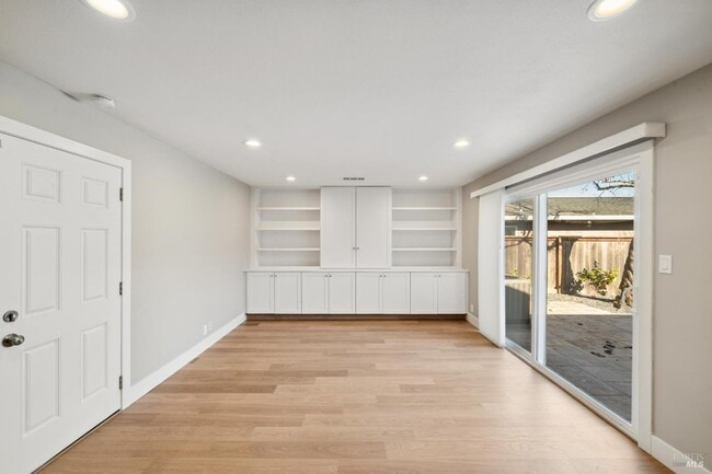 918 Las Pavadas Ave in San Rafael, CA - Building Photo - Building Photo