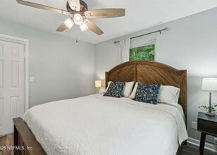 11723 W Beaver St in Jacksonville, FL - Foto de edificio - Building Photo