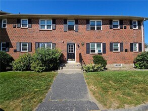 70 Carroll Ave in Newport, RI - Building Photo - Building Photo