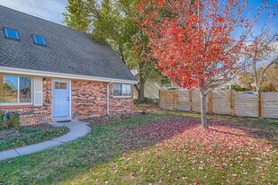 4660 Sioux Dr in Boulder, CO - Building Photo