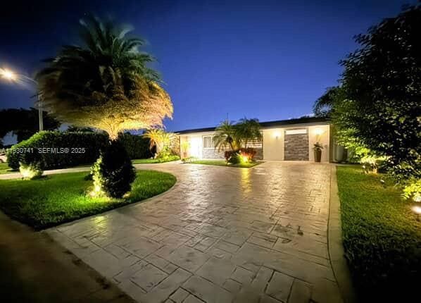 7180 SW 11th St in Pembroke Pines, FL - Building Photo - Building Photo