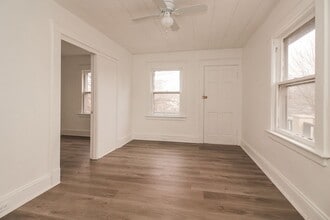 7415 Elton Ave in Cleveland, OH - Foto de edificio - Building Photo