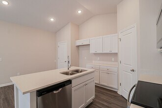 2336 E Cheyenne Ct in Kechi, KS - Building Photo - Building Photo