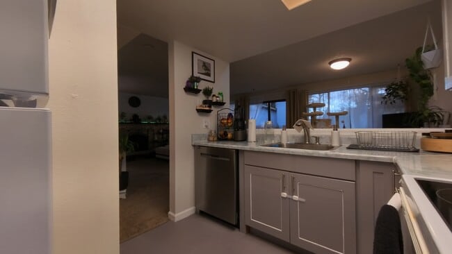 6125 NE 193rd Place, Unit 6125 in Kenmore, WA - Building Photo - Building Photo