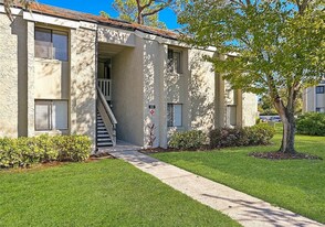 152 Springwood Cir, Unit B in Longwood, FL - Building Photo