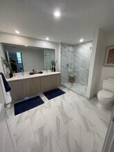 770 W 73rd Pl, Unit B2 in Hialeah, FL - Foto de edificio - Building Photo