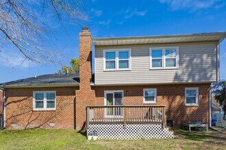 226 Woodbury Forrest Dr in Hampton, VA - Building Photo - Building Photo
