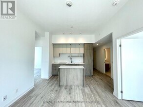 15 Holmes Ave in Toronto, ON - Building Photo - Building Photo