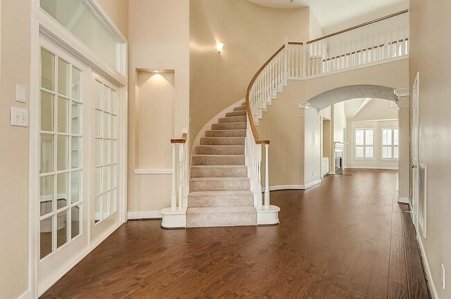 5715 Sapphire Vista Ln