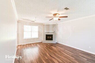 8062 Ellis Rd in Bartlett, TN - Foto de edificio - Building Photo