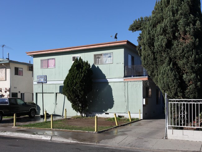 6015 Vinevale Ave in Maywood, CA - Foto de edificio - Building Photo