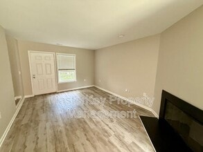 126 Friar Ln in Carrboro, NC - Building Photo - Building Photo