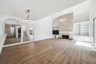 3029 Bering Dr in Houston, TX - Building Photo - Building Photo