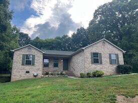11008 Thornton Dr in Knoxville, TN - Building Photo