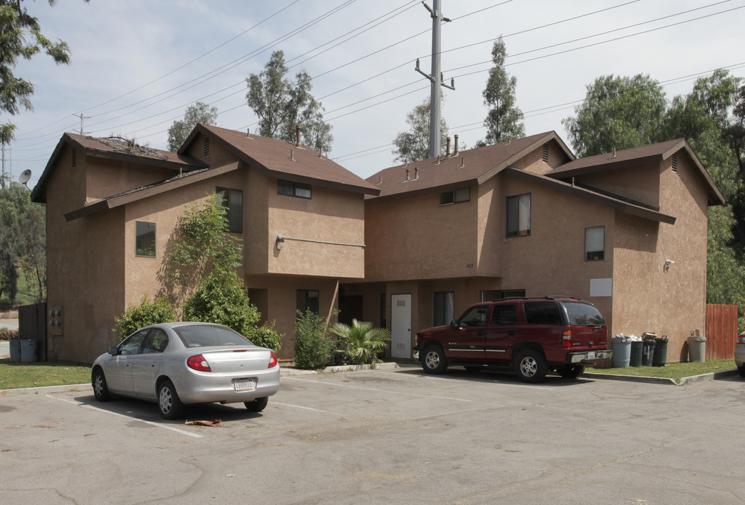 4912 Brooks St in Riverside, CA - Building Photo