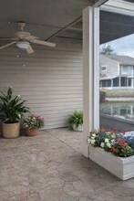 6909 Lake Place Ct in Tampa, FL - Building Photo - Building Photo