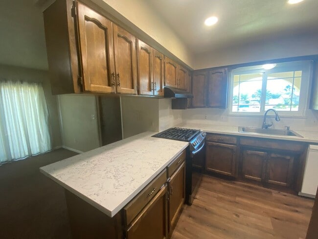 property at 2144 Beechwood Ct