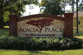 Acacia Place in West Palm Beach, FL - Building Photo - Building Photo