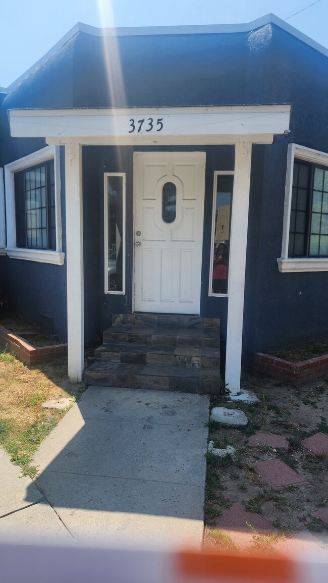 3735 Veteran Ave, Unit Front Unit in Los Angeles, CA - Foto de edificio - Building Photo