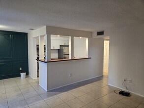 379 79th Ave NE in St. Petersburg, FL - Building Photo - Building Photo