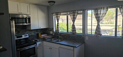 96 Streamwood in Irvine, CA - Foto de edificio - Building Photo