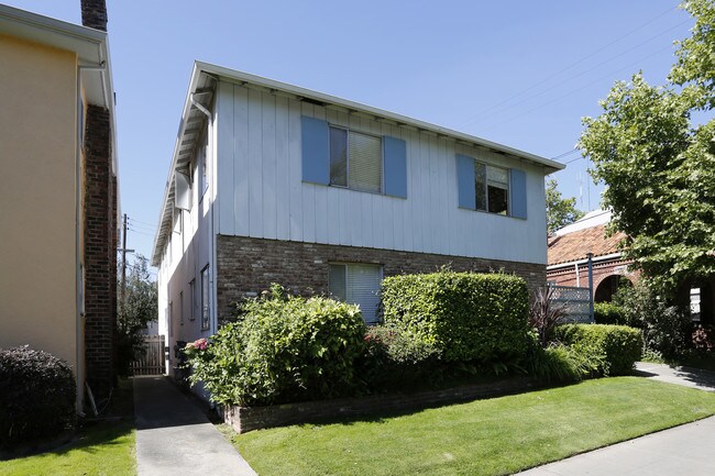 3322 J St in Sacramento, CA - Foto de edificio - Building Photo