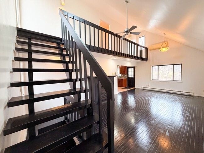 811 Hickory Ct in Hawley, PA - Foto de edificio - Building Photo