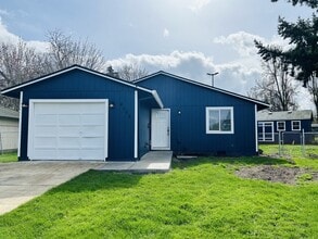 4048 N Attu St in Portland, OR - Building Photo - Building Photo
