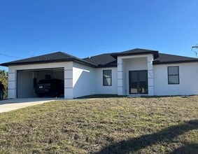 3327 12th St W in Lehigh Acres, FL - Building Photo - Building Photo